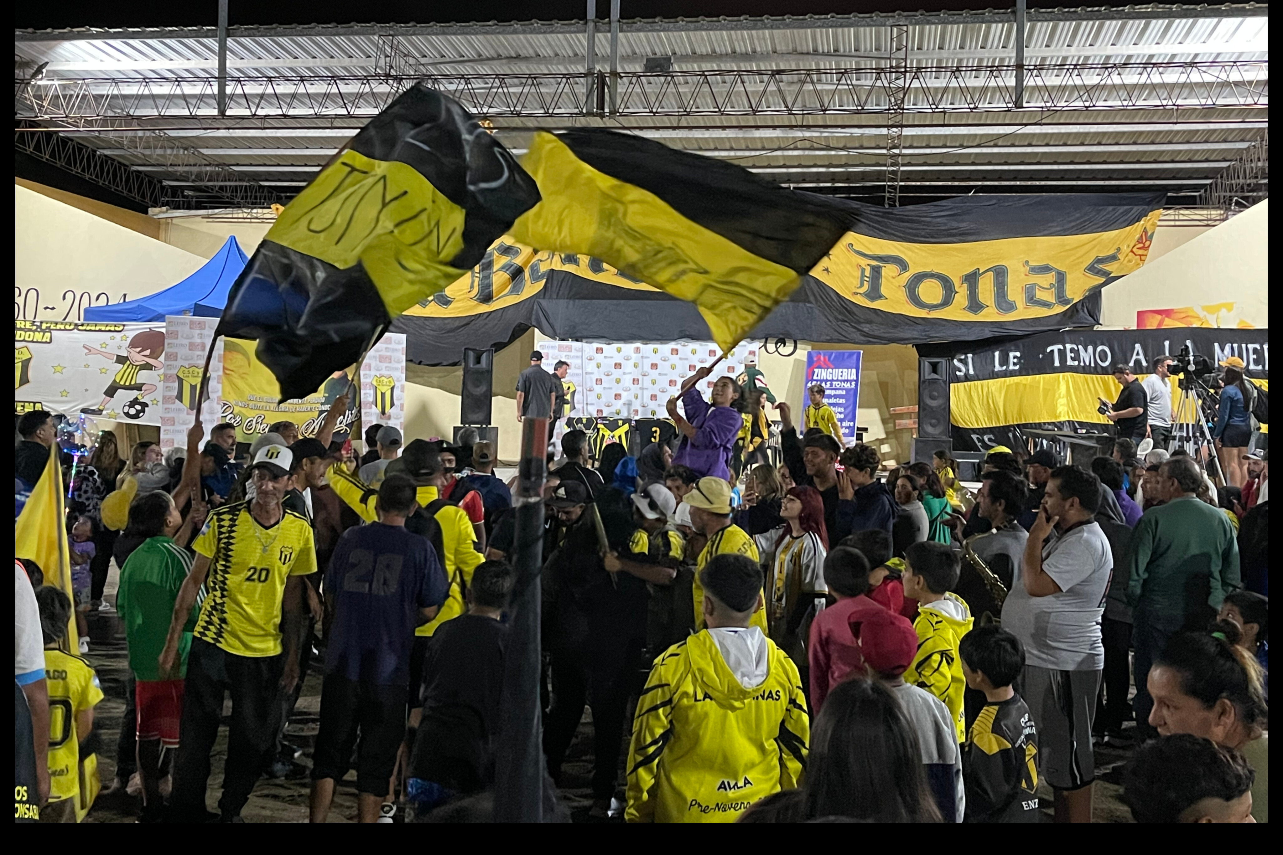 LA HINCHADA Y LOS TRAPOS